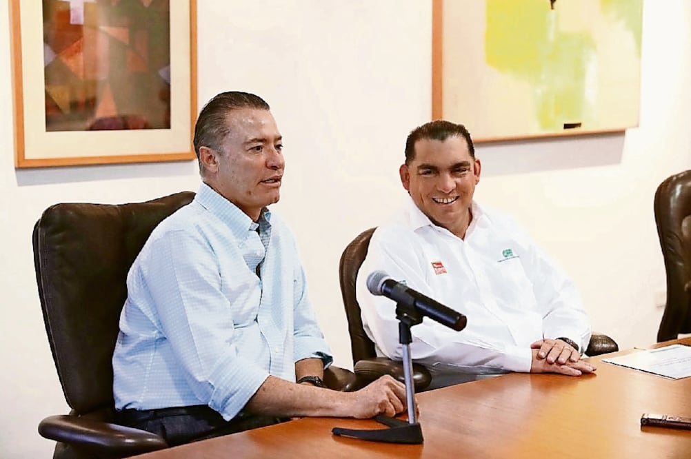 Roberto Vidal León, director de Distribución de la CFE, precisó al gobernador Quirino Ordaz que 30 millones de pesos serán reponer cableado subterráneo.