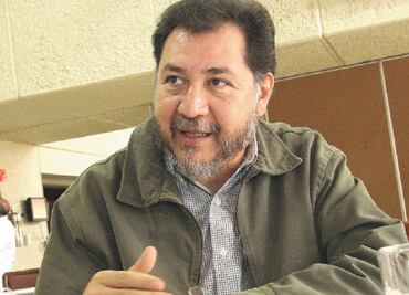 Fernández Noroña ignores social distancing