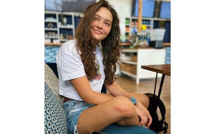 Claire, la modelo de 20 años que, con vacunación completa, perdió ambas piernas por el Covid-19