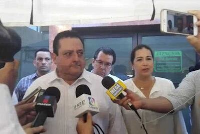 Familiares de Silvestre de la Toba increpan al gobernador de BCS