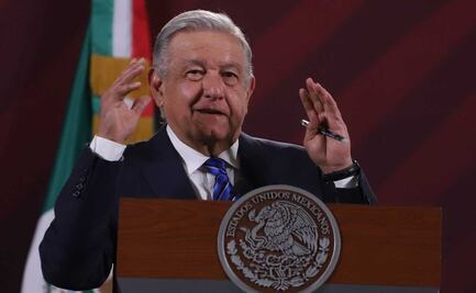 “Es como un striptease político”; AMLO celebra unión de PRI y PAN en marcha para defender al INE