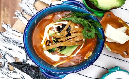 Cómo hacer la tradicional sopa de tortilla