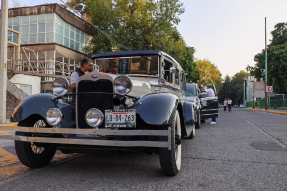 Arranca la primer caravana de carrozas de Día de Muertos en la CDMX