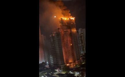 Reportan gran incendio en edificio en construcción en Recife, Brasil