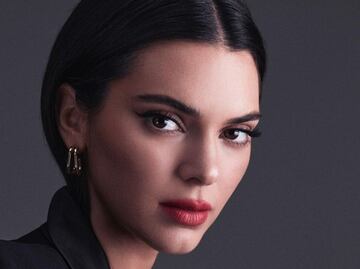 Kendall Jenner derrocha belleza en traje de baño animal print rojo