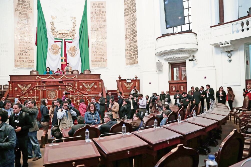 De los 37 diputados que se preparan para dar el típico salto “chapulinero”, 13 son del PRD; ocho de Morena y ocho del PRI; tres de Movimiento Ciudadano y cinco del PAN. (ARCHIVO EL UNIVERSAL)