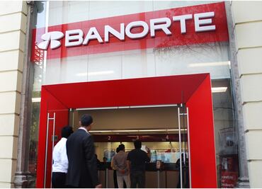 Clientes de Banorte podrán retirar efectivo en cajas de Walmart