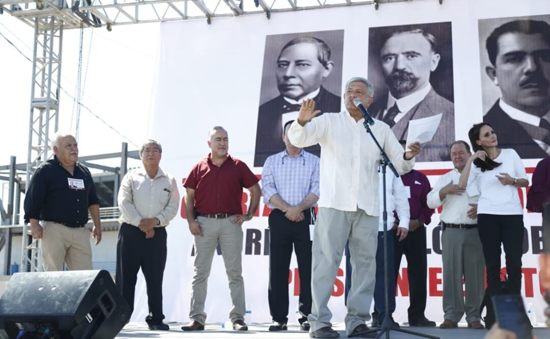 Andrés Manuel López Obrador acudió a un mitin donde fue acompañado por autoridades de Arizona. Foto: Yadin Xolalpa / EL UNIVERSAL