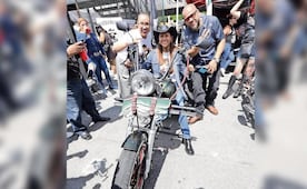 Con motos y baile festejan a papás en la V. Carranza