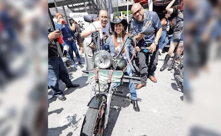 Con motos y baile festejan a papás en la V. Carranza