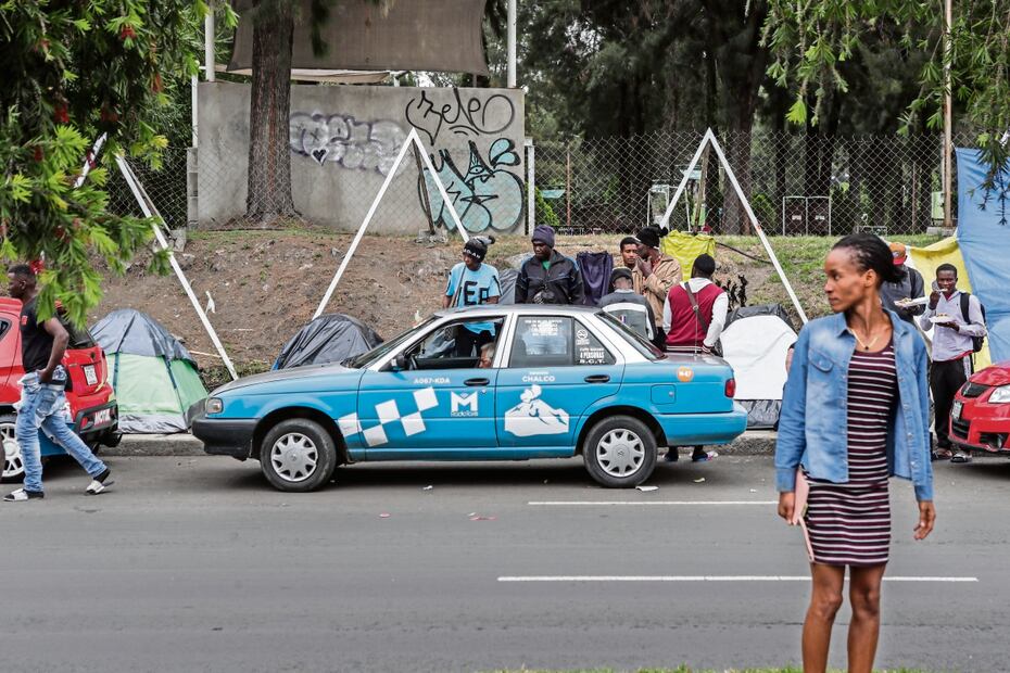 Los migrantes sobreviven en alcaldías como Tláhuac, Iztapalapa y Milpa Alta en campamentos o hacinados en pequeños cuartos. Foto: Gabriel Pano | El Universal