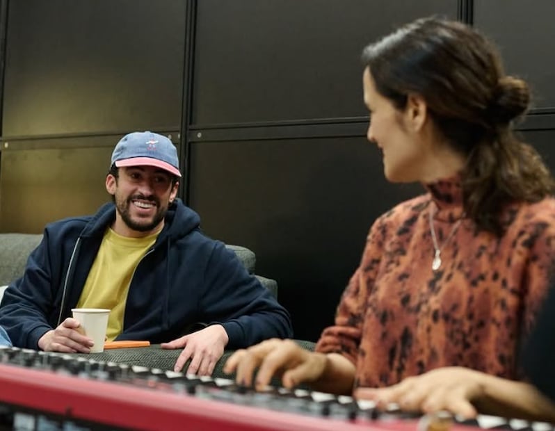 Julieta Venegas en convivencia con Bad Bunny.