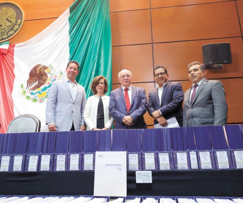 David Colmenares, titular de la ASF (centro), aseguró que en la Tercera Entrega se proporcionan 872 informes individuales y que se integró la fiscalización a universidades, municipios y congresos locales. TOMADA DE TWITTER