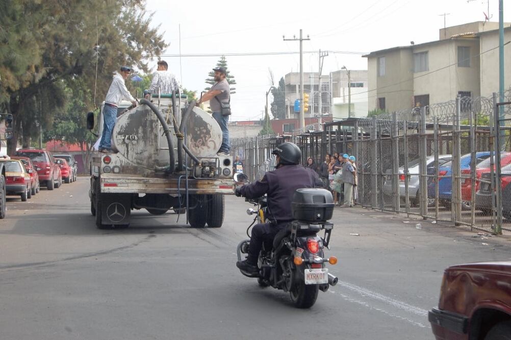 Anuncian que el Gobierno de la Ciudad de México y la delegación Iztapalapa reforzarán el puesto de mando para el envío de pipas de agua en la demarcación. (ESPECIAL)
