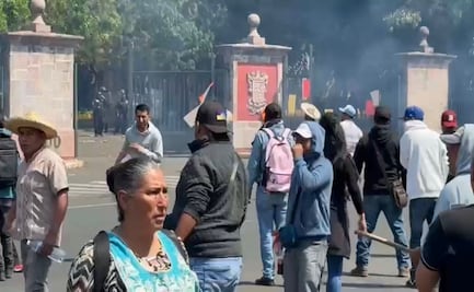 Pobladores de Sevina se enfrentan con antimotines en Casa Michoacán; exigen seguridad tras ataque armado