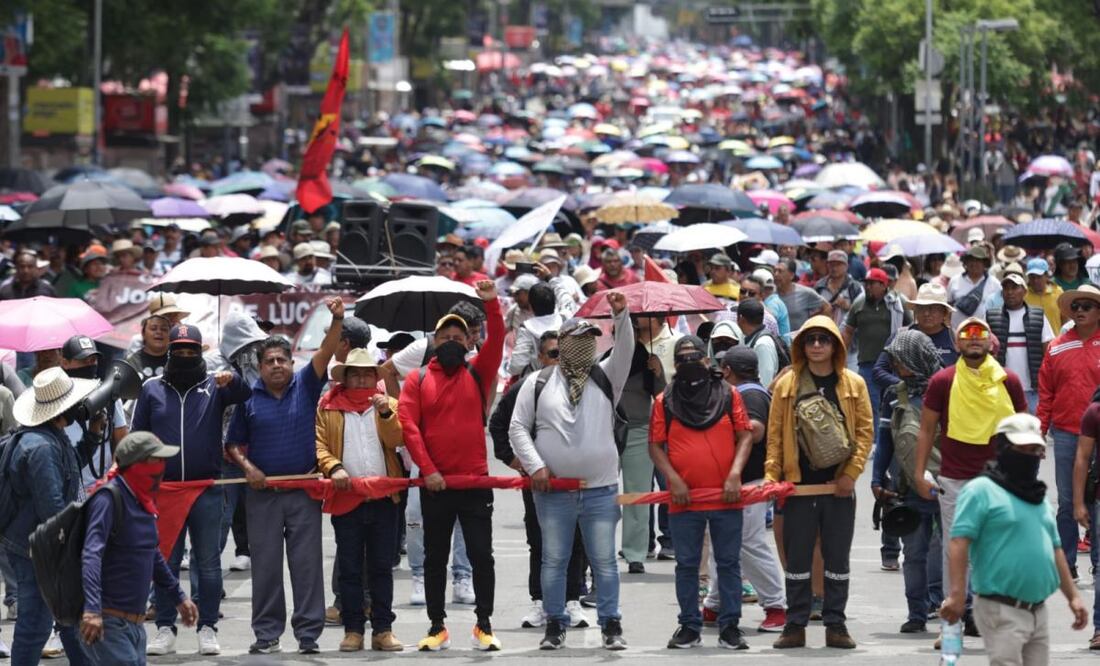 CNTE comienza retiro de plantón en la CDMX. Foto: Carlos Mejía/EL UNIVERSAL