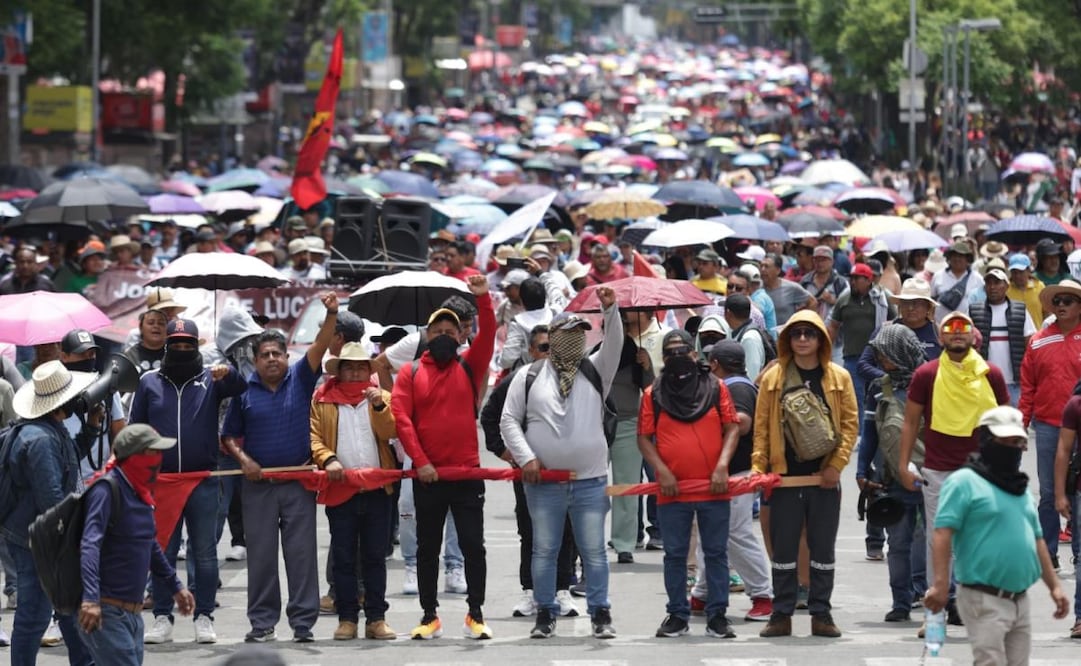 CNTE comienza retiro de plantón en la CDMX. Foto: Carlos Mejía/EL UNIVERSAL