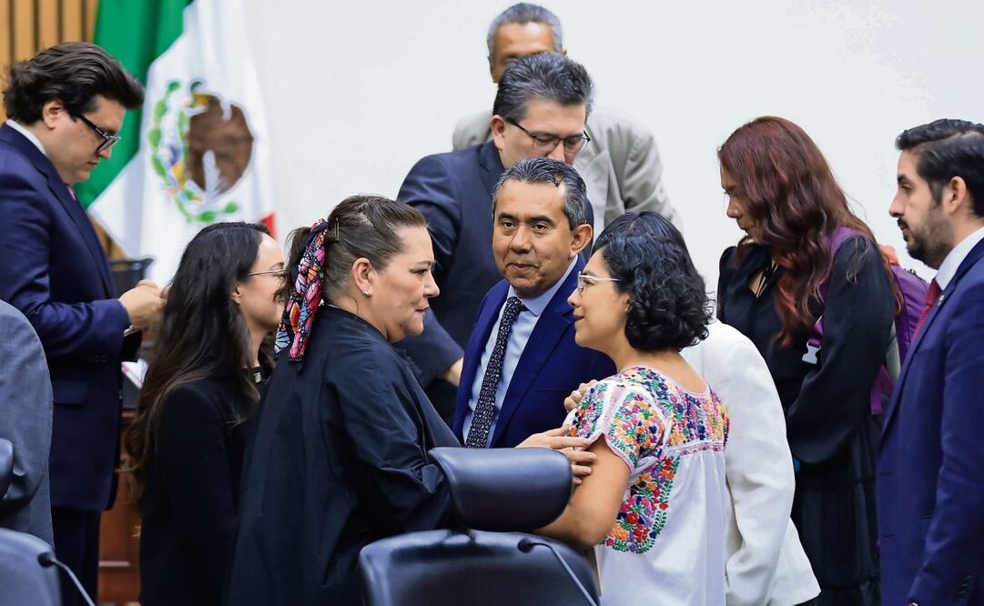 La consejera presidenta Guadalupe Taddei (izq.) dijo que el INE no quita ni regala diputaciones ni senadurías, la única que lo puede hacer es la ciudadanía con su voto. Foto: Fernanda Rojas / EL UNIVERSAL
