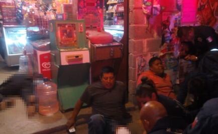 Matan a dos y lesionan a 3 mientras bebían alcohol en tiendita de Valle de Chalco