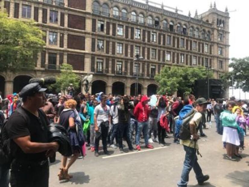 Familiares de los 43 exigen reunión en la Suprema Corte