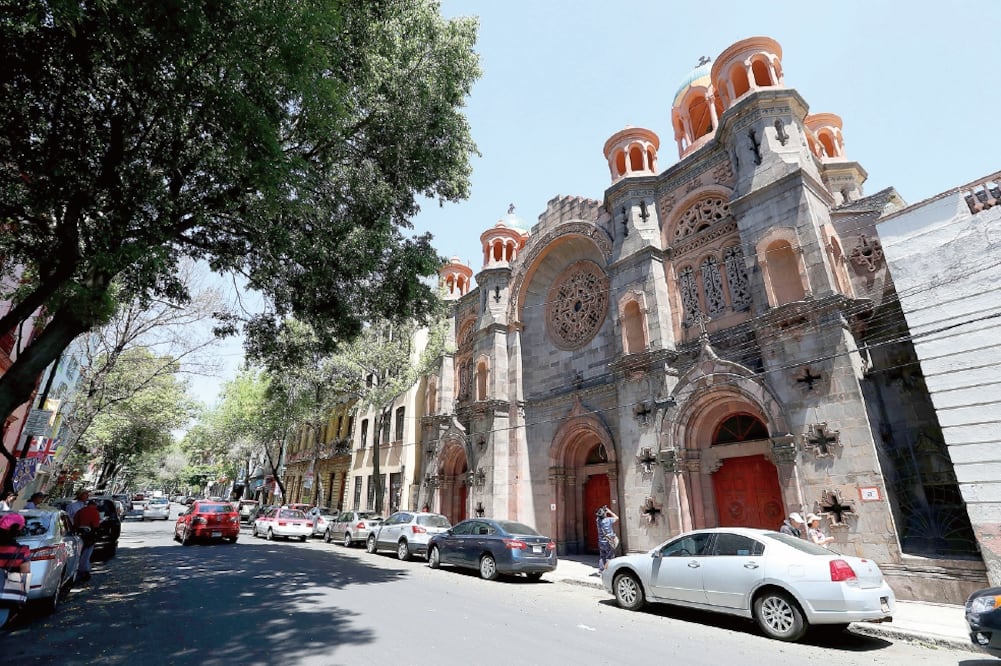 La Parroquia de La Sagrada Familia, ubicada en el número 69, colonia Santa María la Ribera, en menos de dos meses ocurrieron dos asaltos. La Arquidiócesis de México ha señalado el robo de alcancías como el delito más común en las parroquias de la capital.