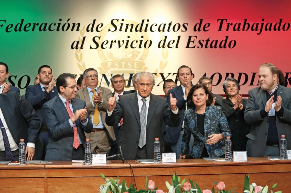 Joel Ayala, líder de la FSTSE, encabezó el Consejo Nacional Extraordinario de esa central y anunció que la próxima semana formalizará la solicitud de aumento. Foto: ARCHIVO EL UNIVERSAL  