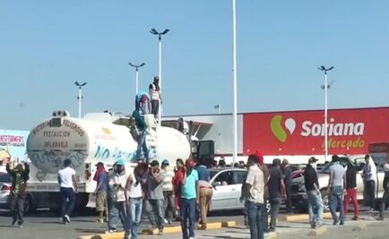 Saquean Oxxo y regalan combustible en Tula