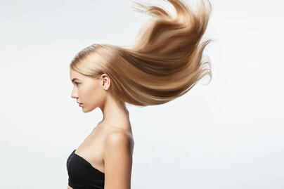 Mascarilla con aceite de coco y aguacate para hidratar el cabello