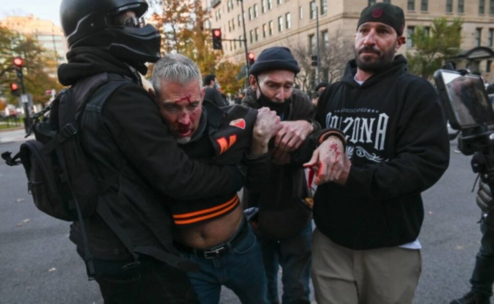 Reportan enfrentamiento entre seguidores y detractores de Trump en Washington 