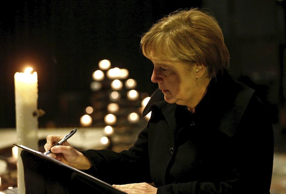Merkel escribió su autobiografía junto a Beate Baumann, quien fue su fiel asesora durante su carrera política. Foto: EFE