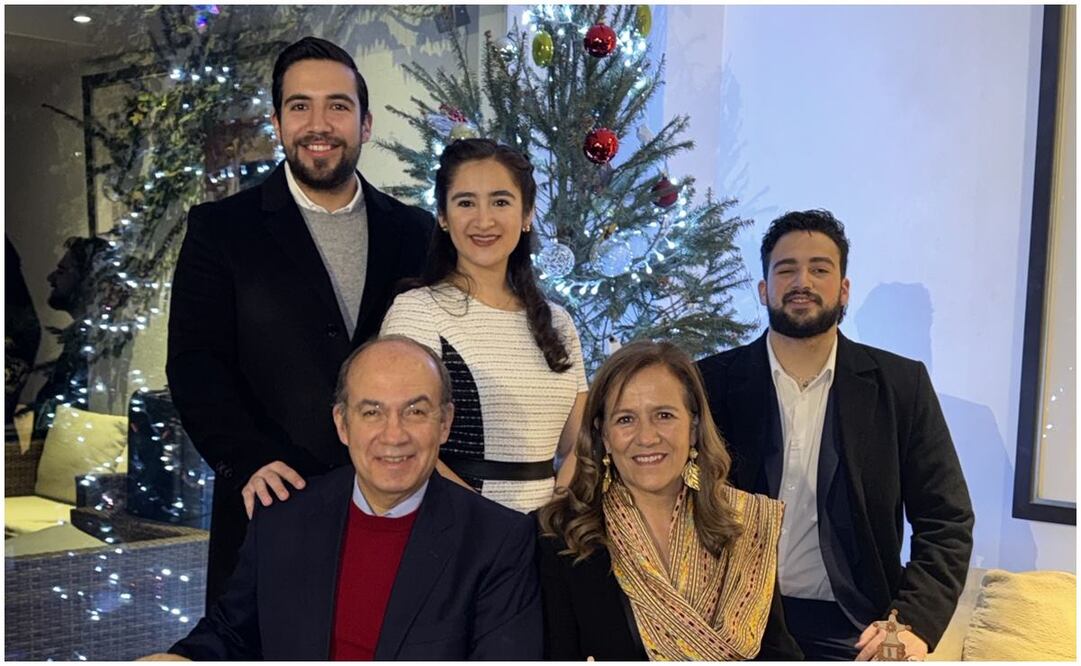 Felipe Calderón y Margarita Zavala festejan Navidad con sus hijos. Foto: @FelipeCalderon