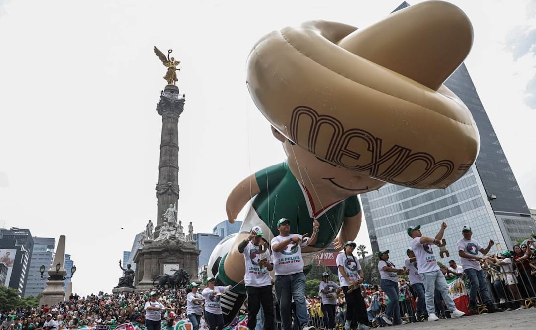 Realizan el Gran Desfile Mundialista en Paseo de la Reforma; cientos se congregan para ver los contingentes. Foto: Gabriel Pano / EL UNIVERSAL