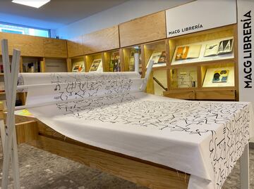 Pasión por el diseño editorial y escultura contemporánea dialogan en el Carrillo Gil