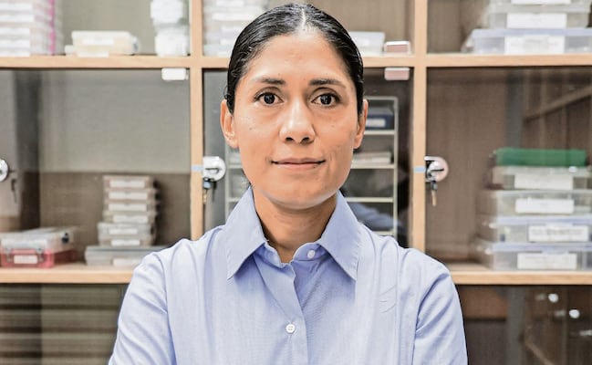 “Vida familiar no debería ser un dilema”; investigadoras hablan de la desigualdad de las mujeres en sus campos