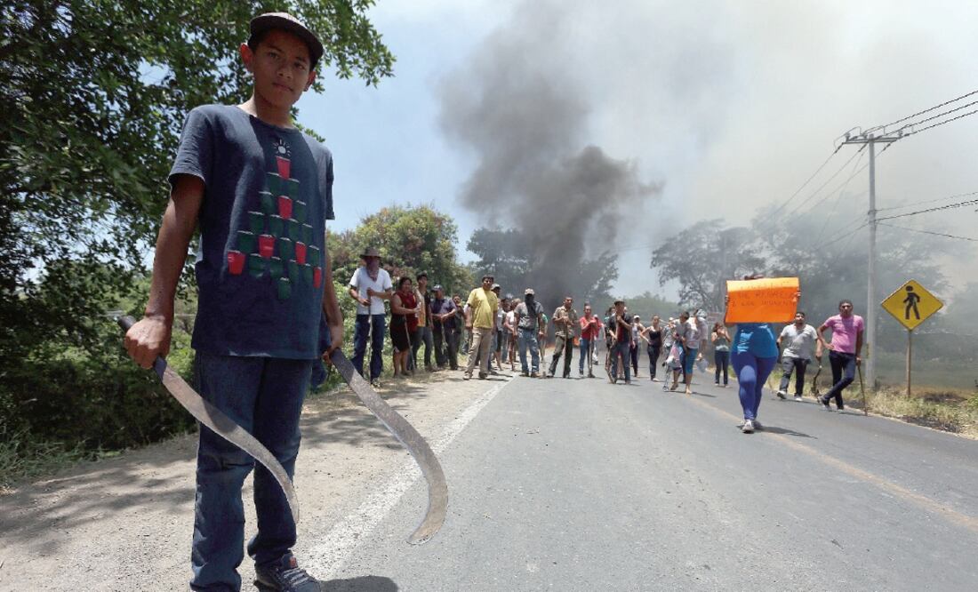 Los manifestantes exigían la liberación de 12 personas que fueron consignadas ante la PGR por violación a la Ley Federal de Armas de Fuego (CARLOS ARRIETA. EL UNIVERSAL)