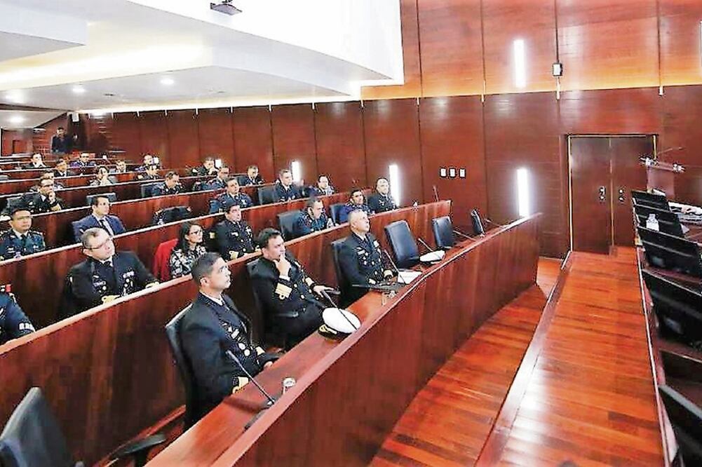 El gobernador Héctor Astudillo impartió una conferencia en el Centro de Estudios Superiores Navales a los integrantes de la Maestría en Seguridad