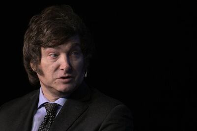 Milei pide a la justicia argentina suspender contratos y licitaciones hechos por el actual gobierno