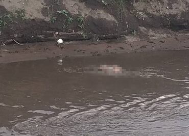 Abandonan cadáver maniatado en un río de Chalco