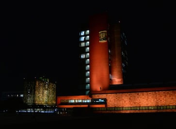 UNAM se ilumina de naranja en contra de la violencia de género