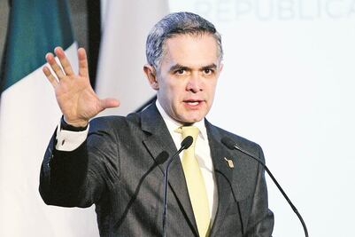 Sí urgen a Metro miles de millones, admite Mancera