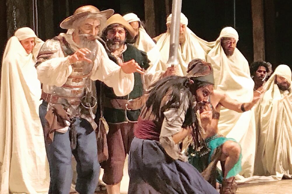 “Sabía de la energía que venía de este señor para mover a la compañía”, dijo Héctor Bonilla sobre Chi. (TWITTER)