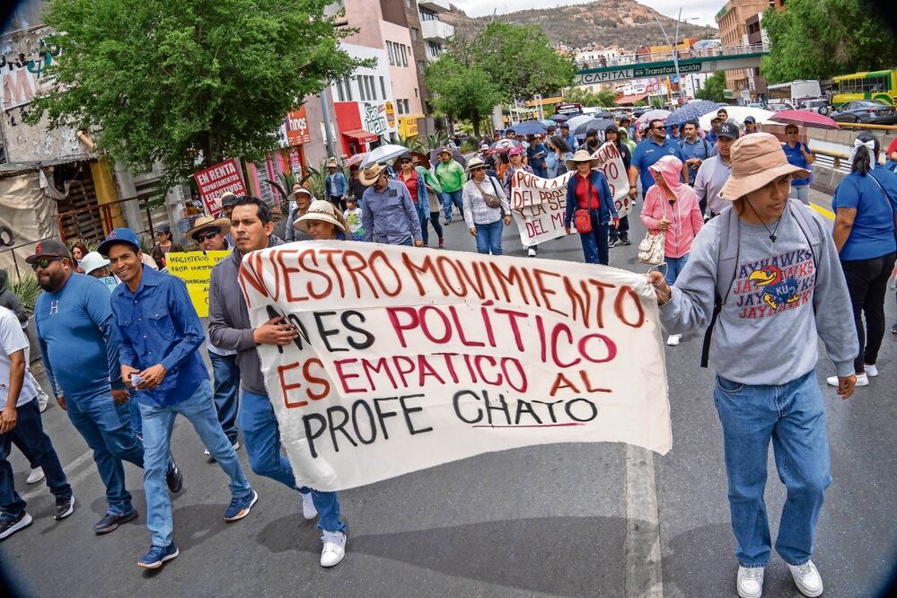 Integrantes del magisterio estatal protestaron a cinco días de que el Profe Chayo fue privado de su libertad Foto Diana Valdez / El Universal