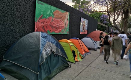 Acampan fans afuera del Foro Sol para ver a Coldplay: "Nos empezamos a formar desde las siete de la mañana"