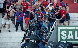 Pelea campal provoca suspensión del Superclásico Paraguayo entre Olimpia y Cerro Porteño