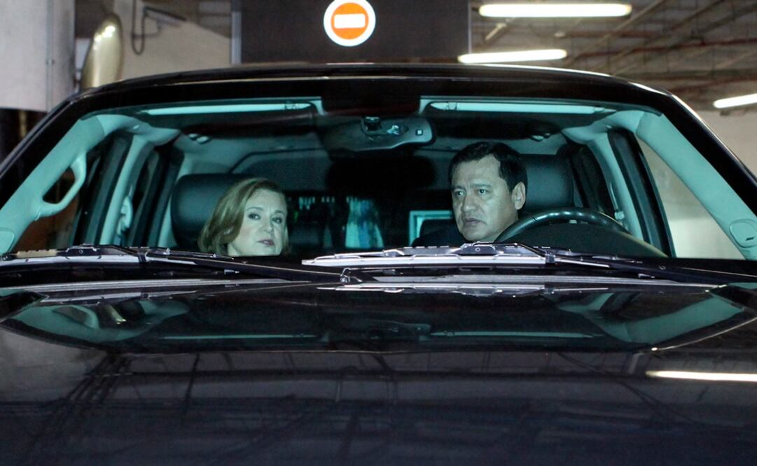 La titular de la PGR y el secretario de Gobernación arribaron juntos al Senado de la República. /Lucía Godínez - EL UNIVERSAL