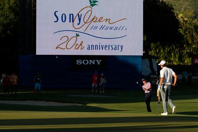 Mexicanos terminan primera ronda del Sony Open