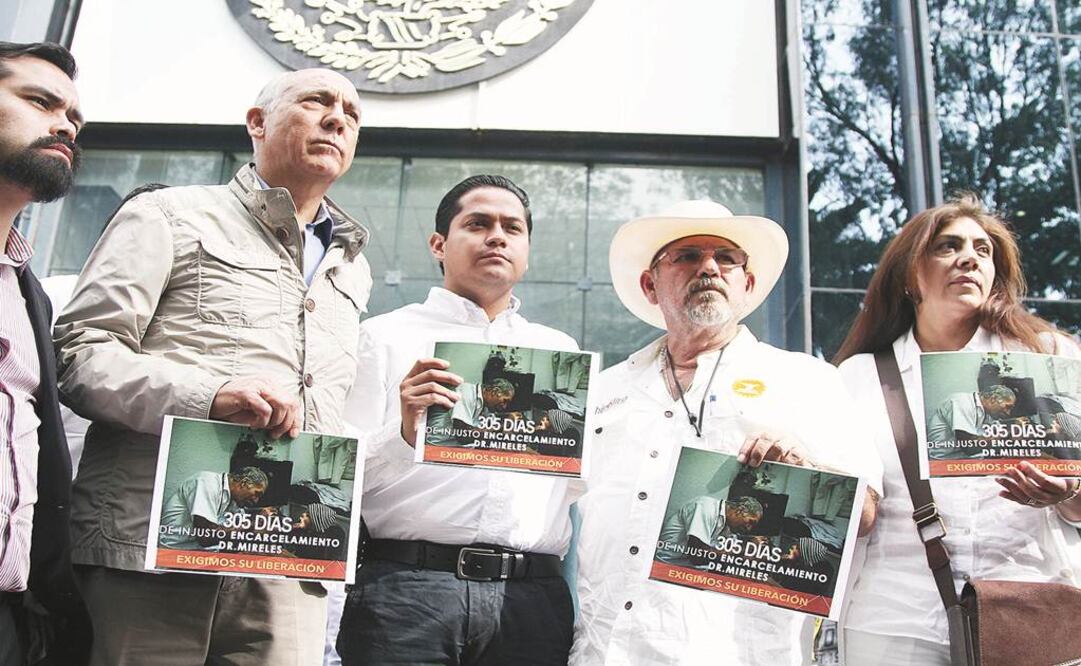 Con ayuno en la PGR, exigen liberar a Mireles