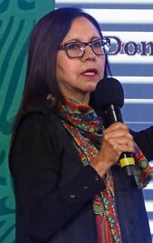 La maestra Lety, otra de las intocables de la 4T