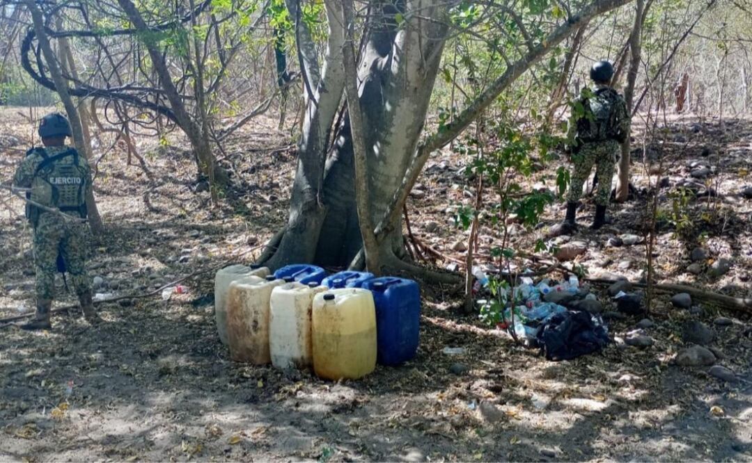 Hallan explosivos y químicos en Cósala; ejército desmantela plantío de marihuana. Foto: Especial