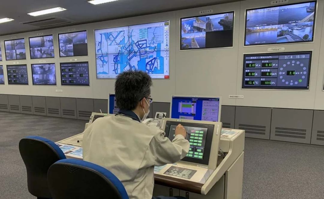 Un centro de control desde el que se controla en remoto el funcionamiento de algunos mecanismos, como las compuertas de los canales por posibles terremotos. Foto: EFE